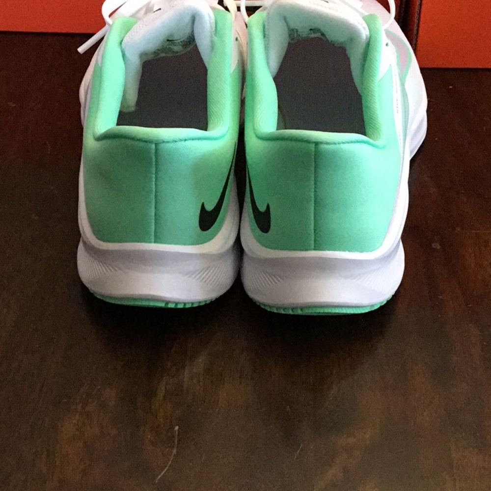 NIKE WOMENS QUEST 3 RUNNING SHOE - Picture 4 of 12